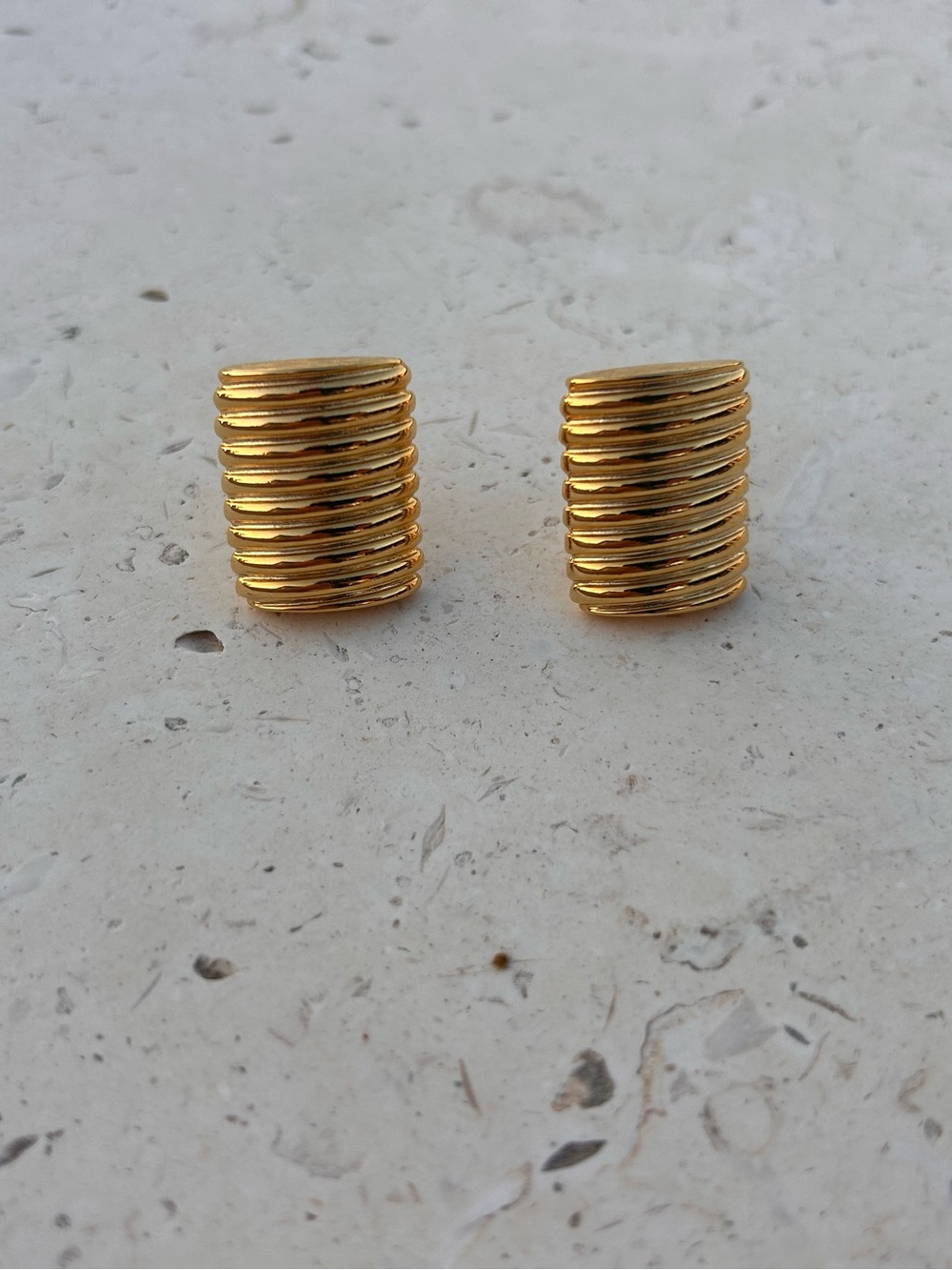 1980s NAPIER Gold-tone Curved Ribbed Rectangle French Clip Earrings - Picture 3 of 6